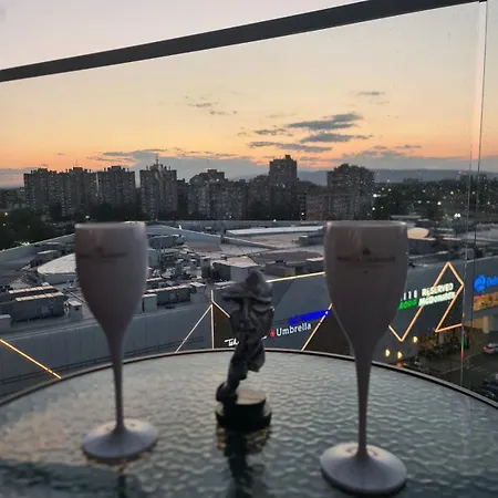 Apartman Planet Deluxe Wellnes & *